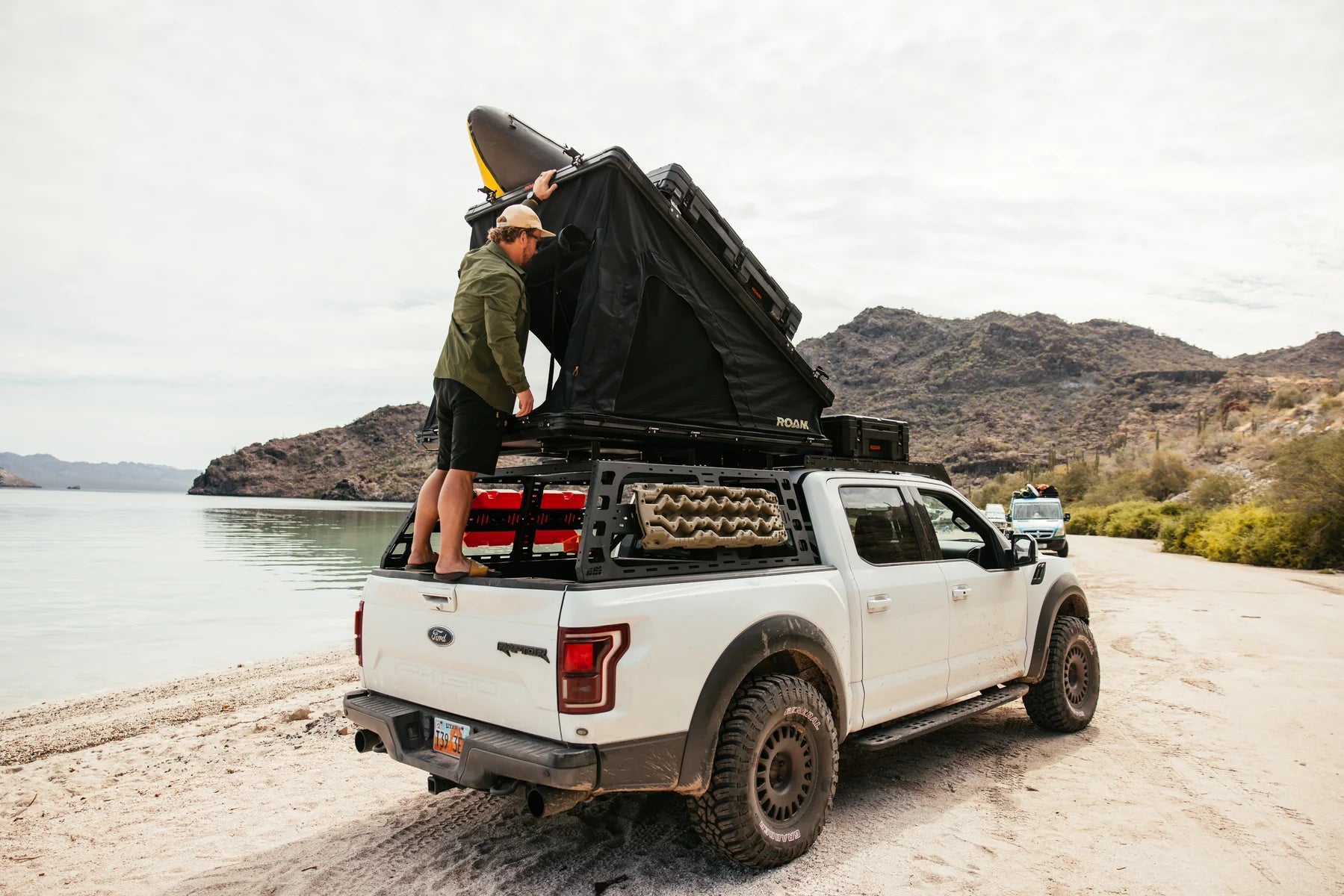 ROAM - The Desperado Hardshell Rooftop Tent
