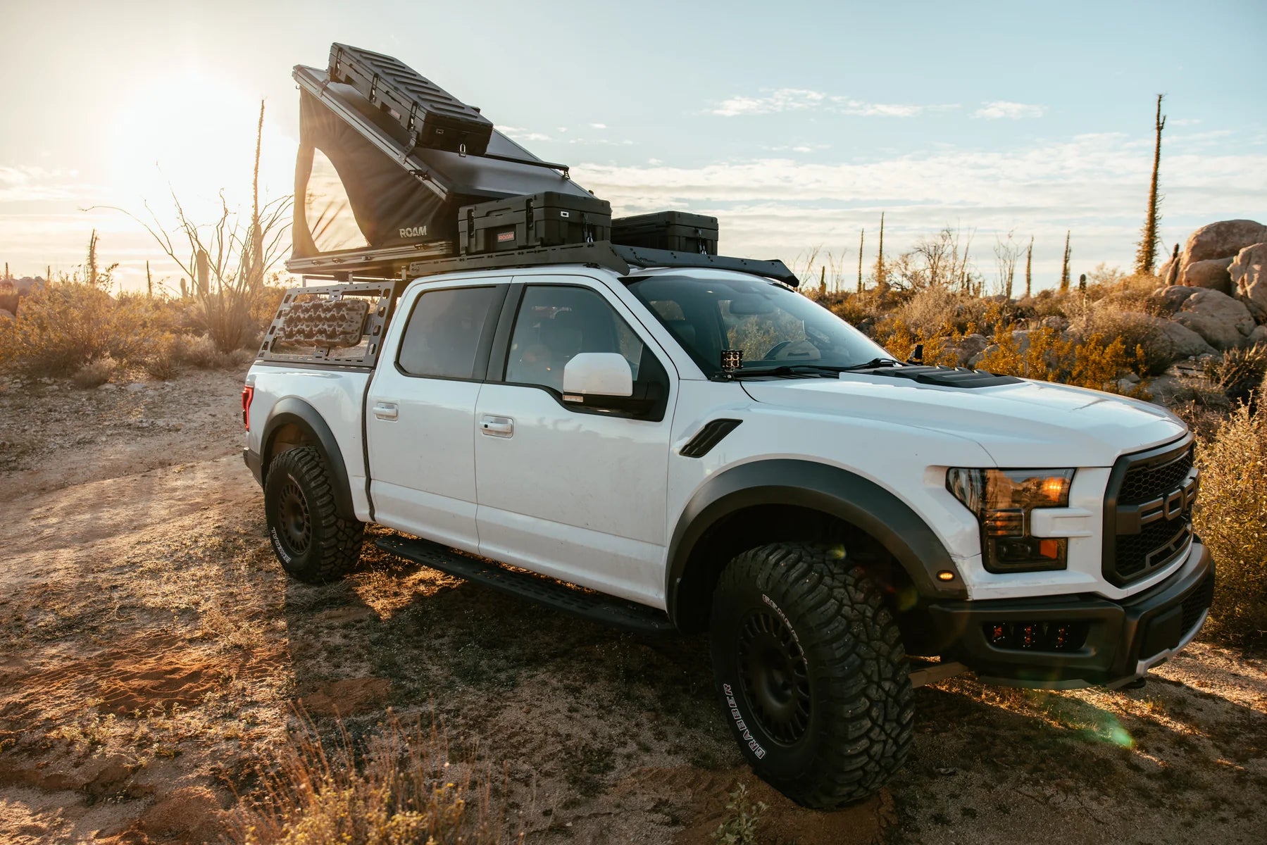 ROAM - The Desperado Hardshell Rooftop Tent