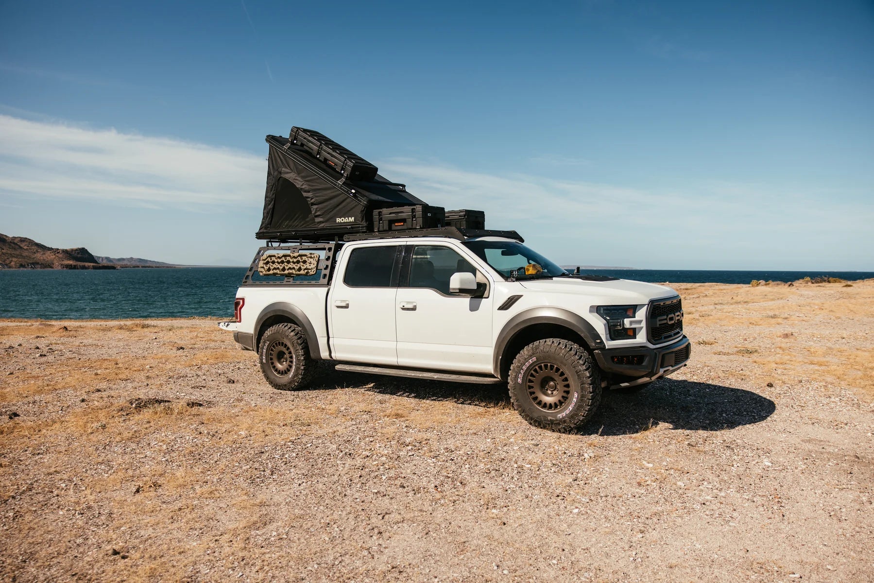 ROAM - The Desperado Hardshell Rooftop Tent