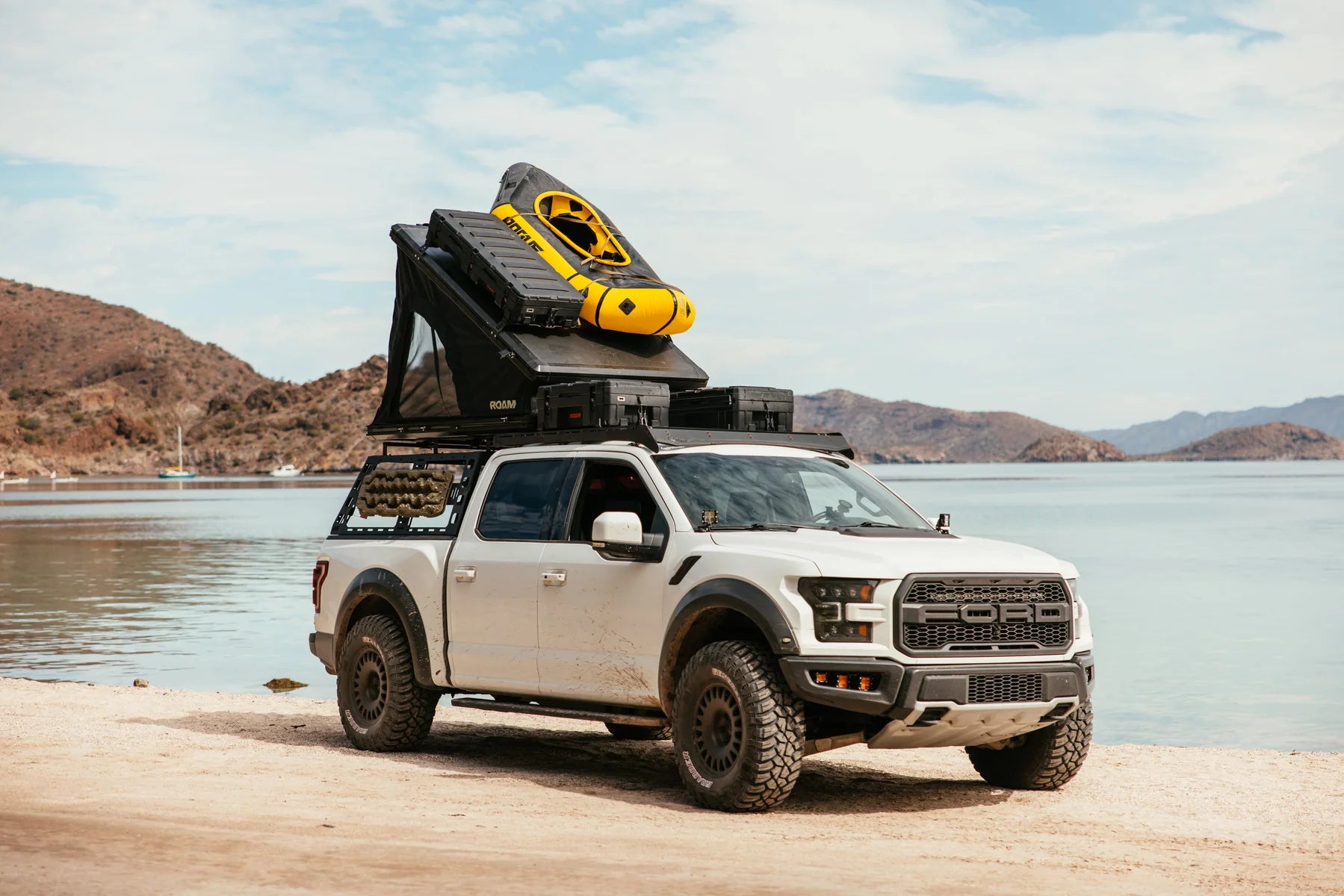 ROAM - The Desperado Hardshell Rooftop Tent