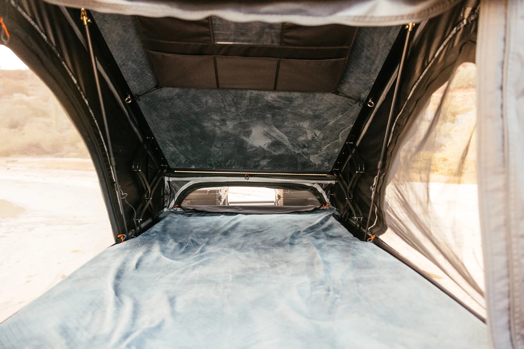 ROAM - The Desperado Hardshell Rooftop Tent